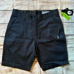 Volcom shorts size 31